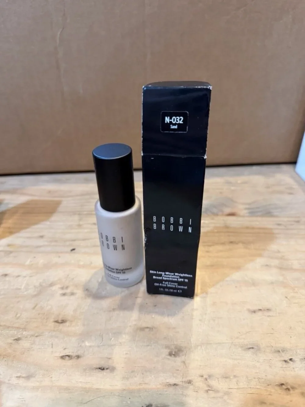 Bobbi Brown Weightless Foundation SPF 15 Oil Free (N-032 Sand) .44oz/13ml NIB
